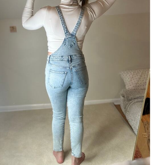 Old Navy: Light Wash Blue Overalls - Picture 2 of 11